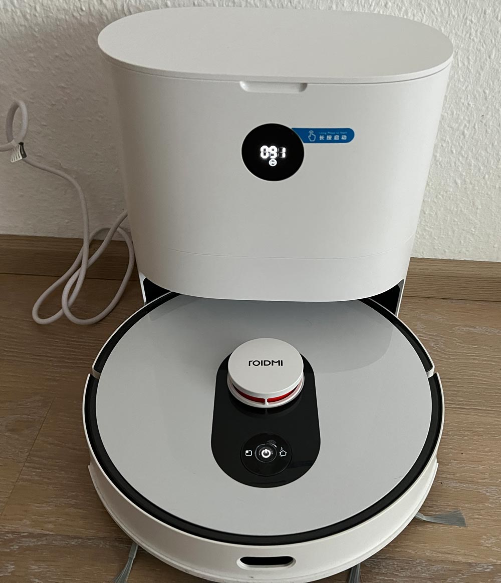 Saug Wisch Roboter mit Absaugstation