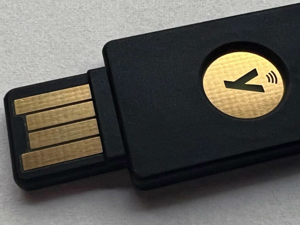 Yubico YubiKey 5 Yubico YubiKey 5