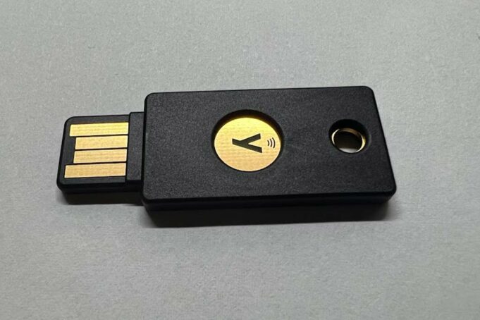 Printbtw Schutzhülle Für Yubikey 5 NFC - Kratzfeste Case Mit Haltemechanismus, Made In Germany
