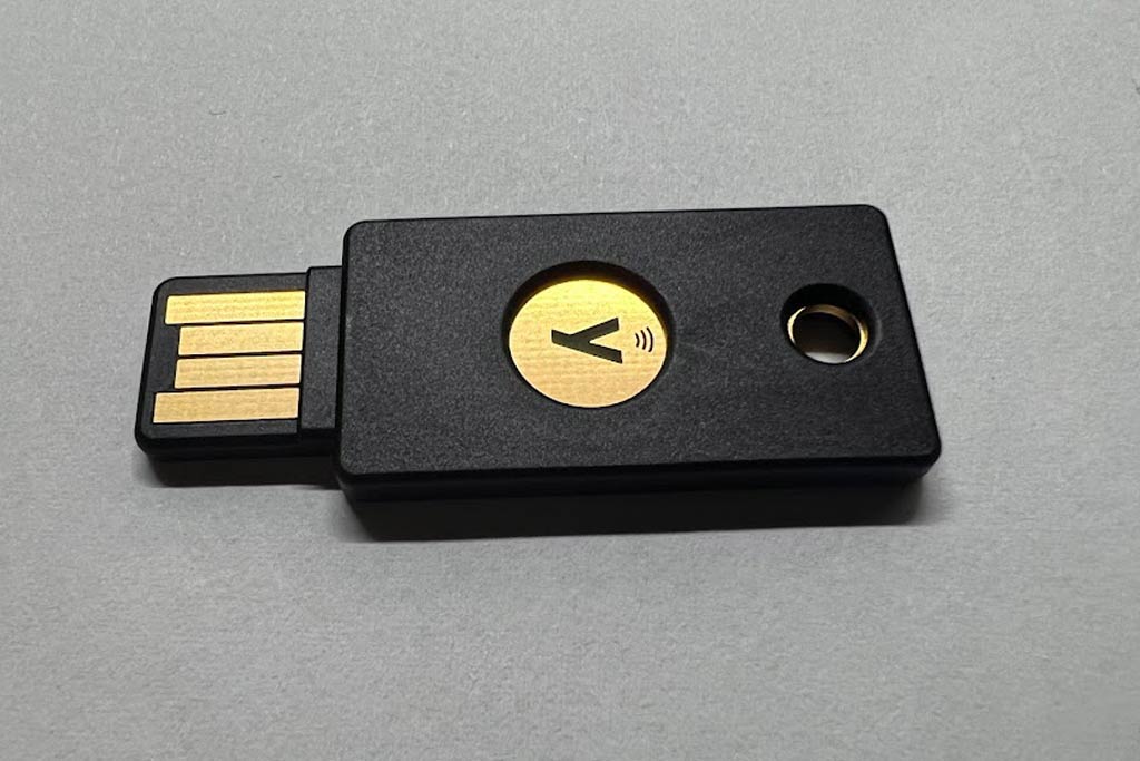 Yubico YubiKey 5 NFC Yubico YubiKey 5 NFC